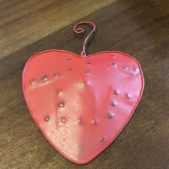 Hearts Rustic Outdoor, Tin punched design swirl hanging hook Red & Cream set/4 - Picture 14 of 16